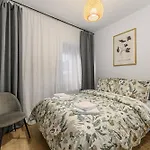 Old Town Urban Nest Apartment *