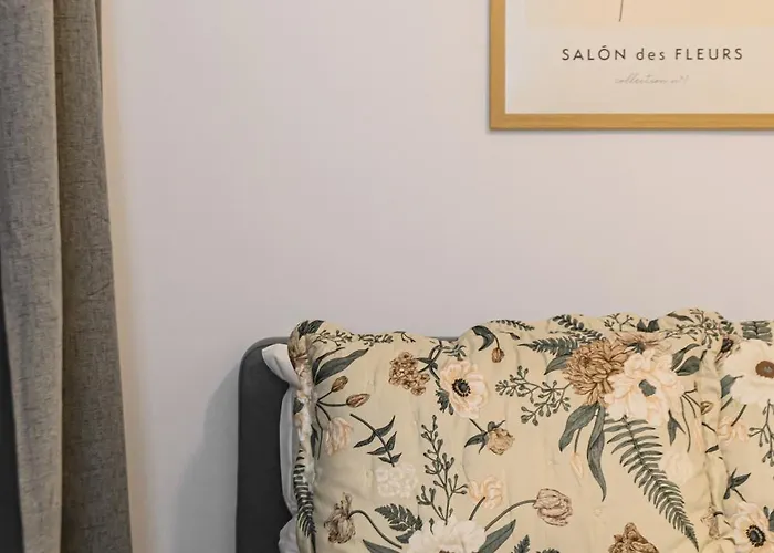 Old Town Urban Nest Apartment *